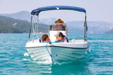 Réservez dès maintenant votre bateau pour vos vacances d'été dans les Alpes !